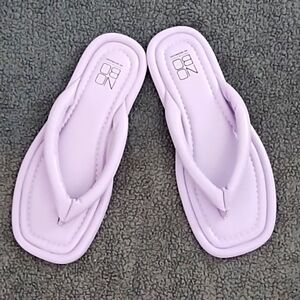 NWT Puffy Flip Flops